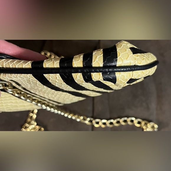 Olivia + Joy Python Embossed‎ Gold Chain Black and Yellow Purse/Crossbody - Picture 9 of 13